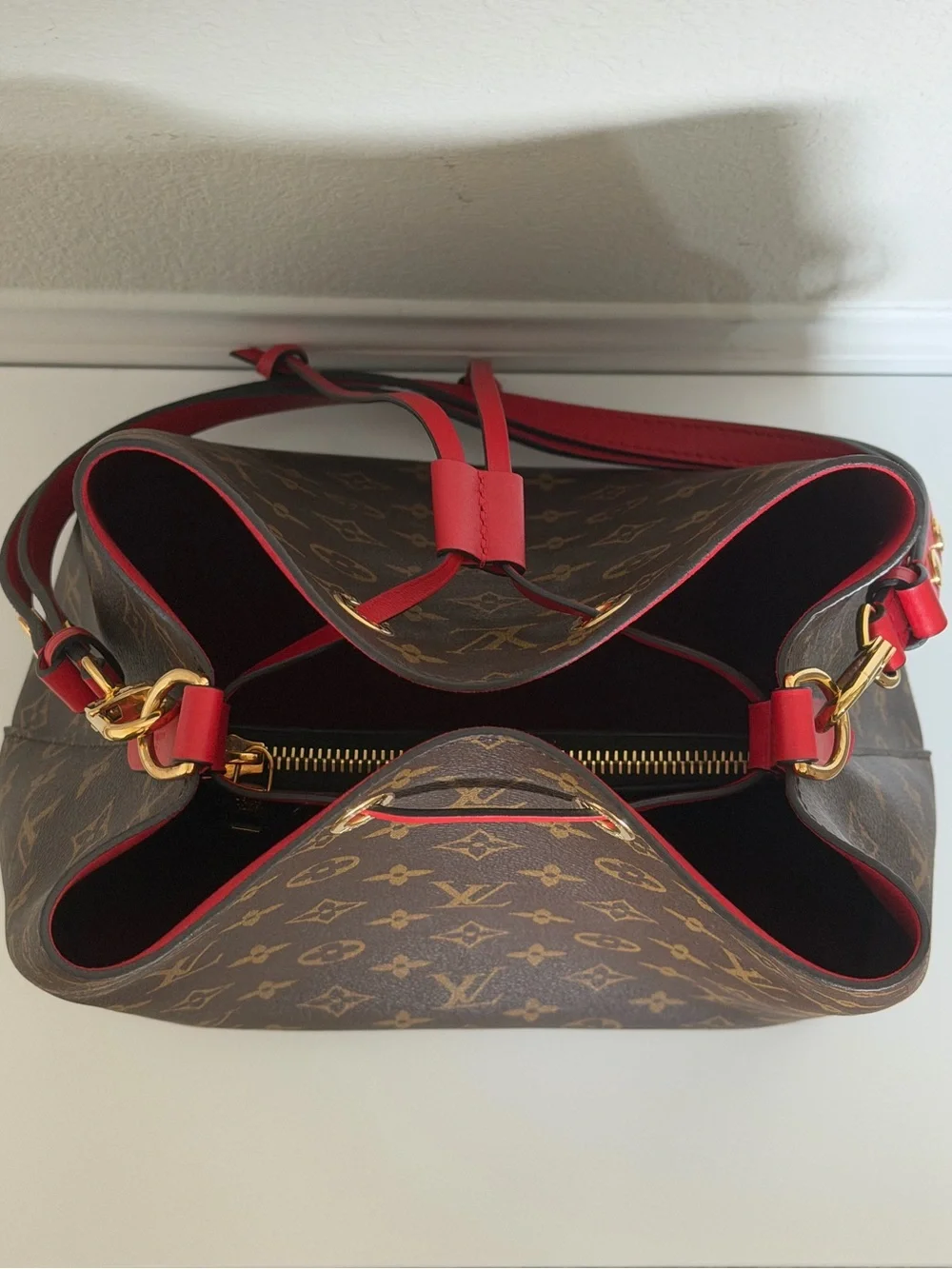 Louis Vuitton Monogram Neonoe MM Coquelicot - RED